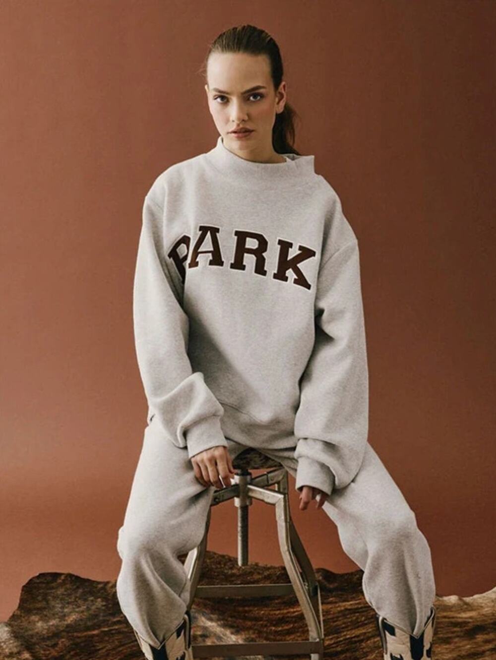 PARKE Texas Varsity Mockneck in Classic Grey and Cowboy Brown Size L/XL